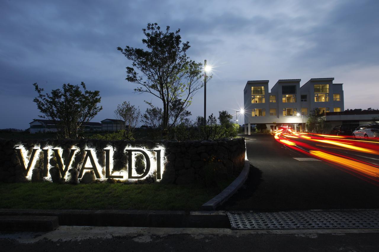 Casa De Vivaldi Hotel Seogwipo Bagian luar foto