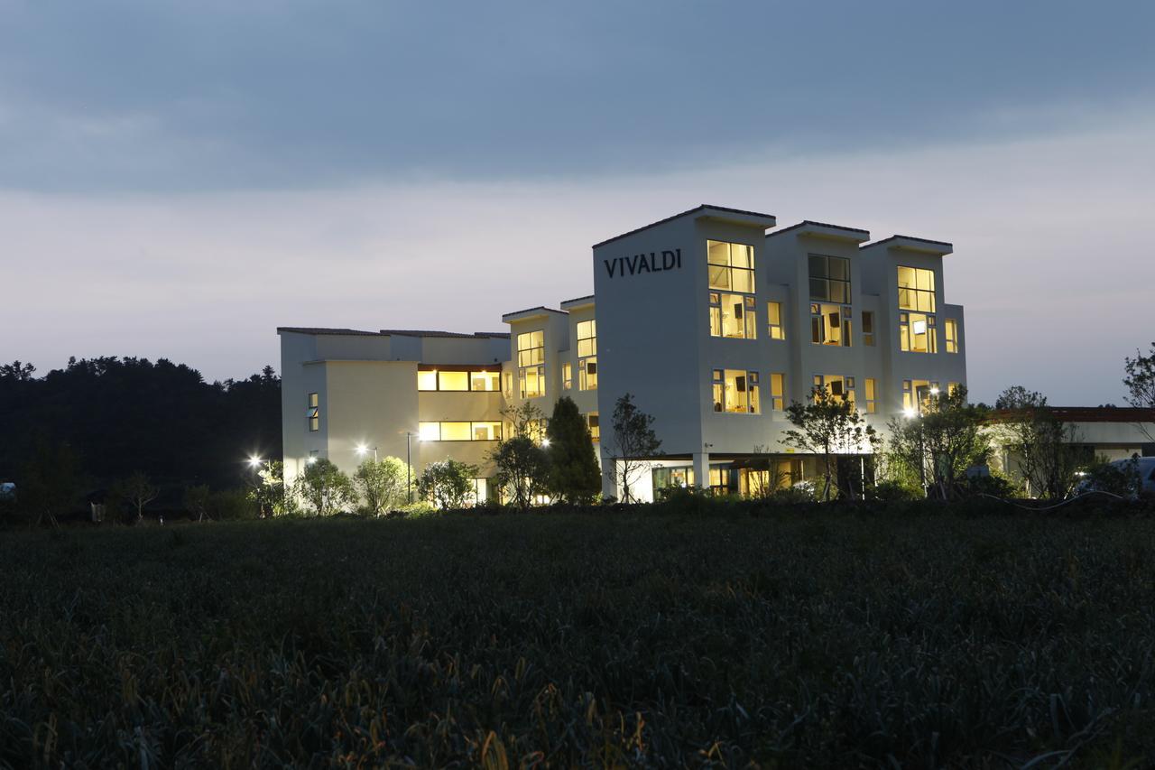 Casa De Vivaldi Hotel Seogwipo Bagian luar foto