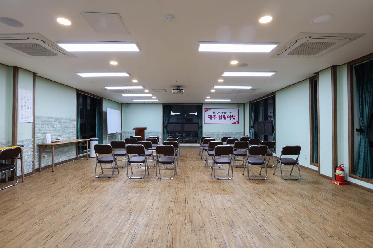 Casa De Vivaldi Hotel Seogwipo Bagian luar foto