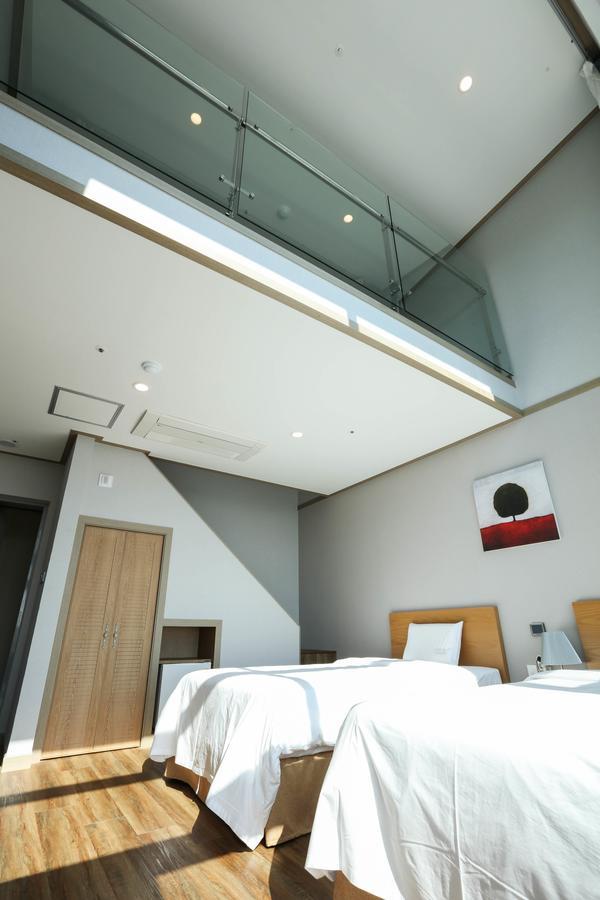 Casa De Vivaldi Hotel Seogwipo Bagian luar foto