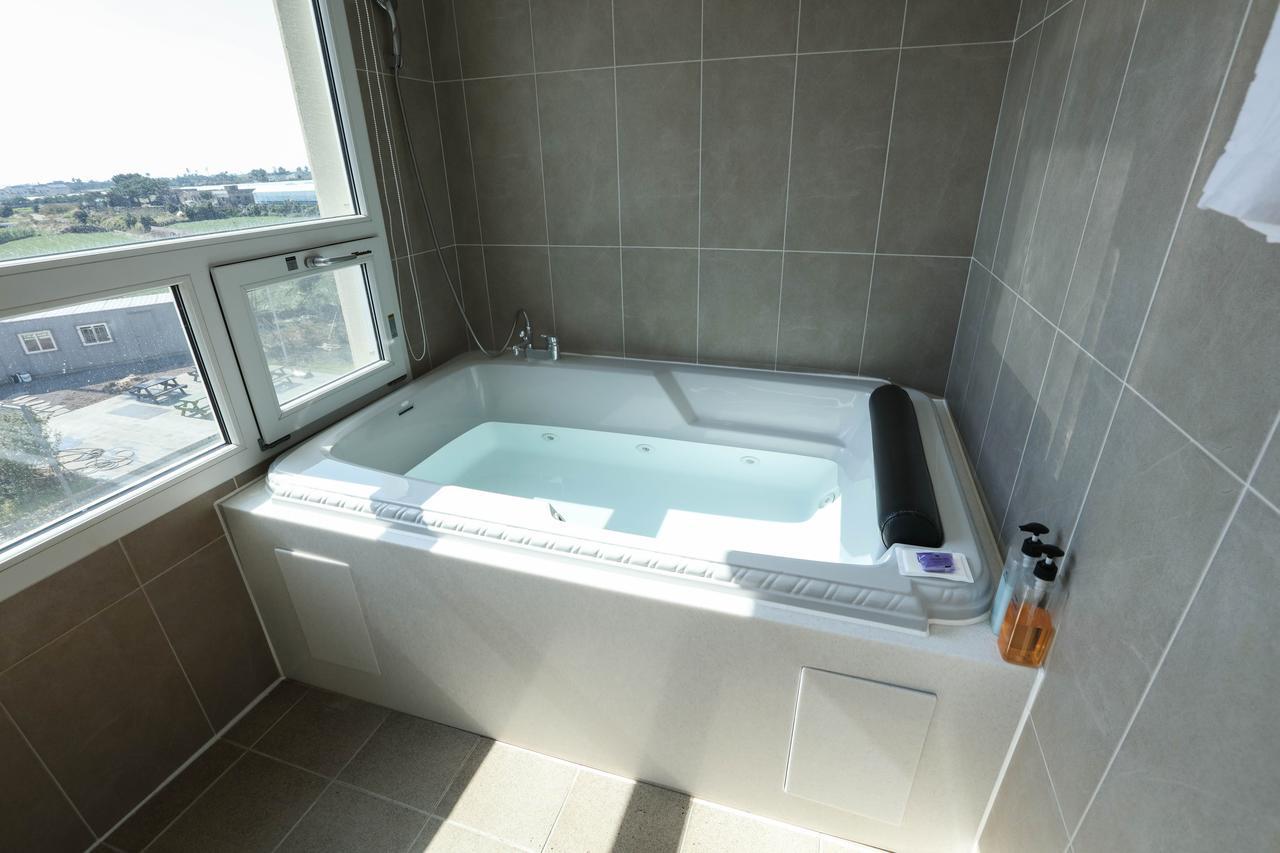 Casa De Vivaldi Hotel Seogwipo Bagian luar foto