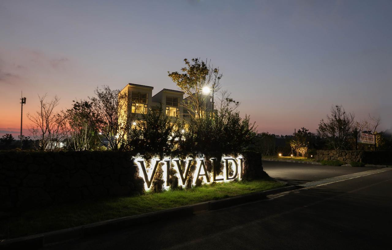 Casa De Vivaldi Hotel Seogwipo Bagian luar foto