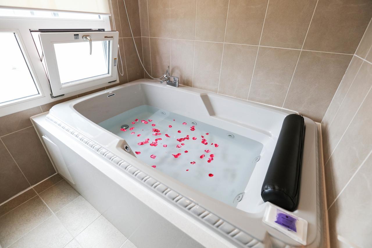 Casa De Vivaldi Hotel Seogwipo Bagian luar foto